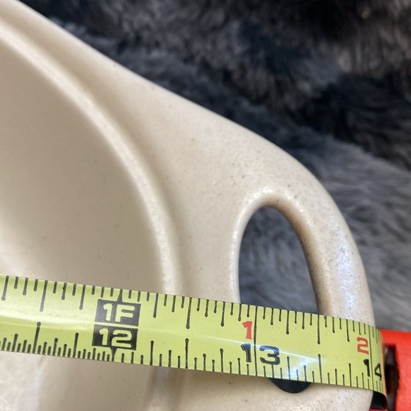 CORNING WARE CREATIONS 2 QT. BEIGE STONEWARE CASSEROLE
DISH W/ COVER - Picture 13 of 16